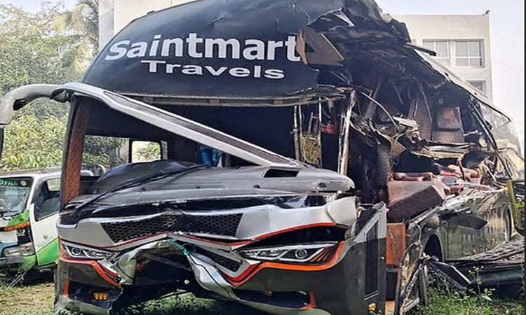 Two separate road accidents kill four in Ctg 