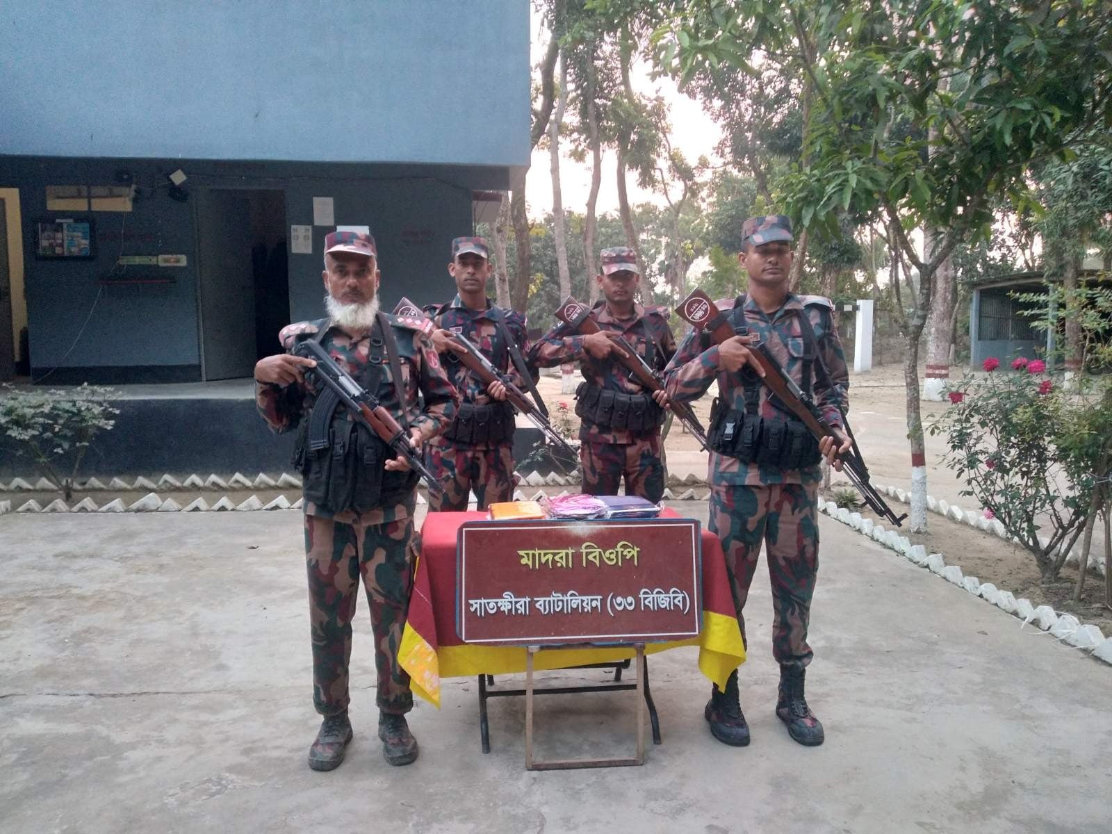 Indian sarees, medicines seized in Satkhira border 