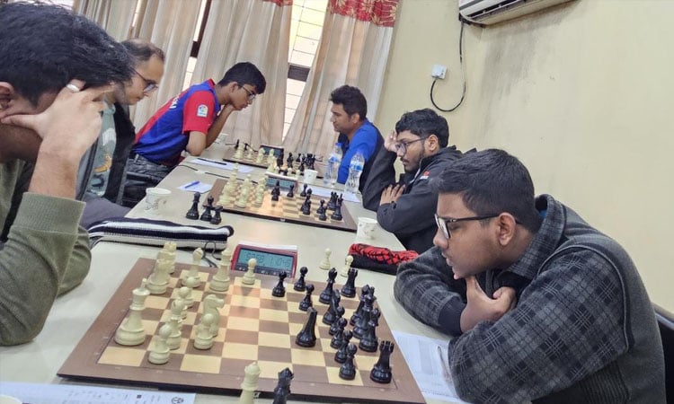 Neer, Sajid take joint lead 