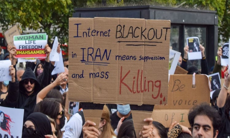 Fresh protests in Iran as internet blackout persists