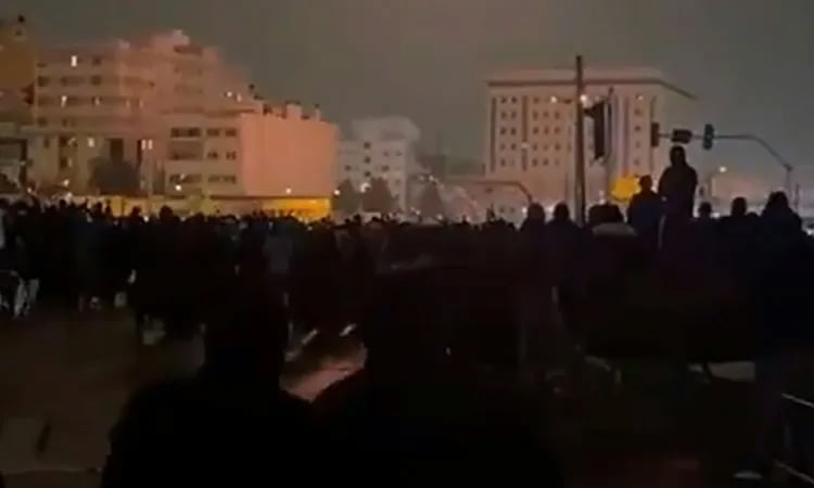 New protests hit Iran as alarm grows over crackdown 'massacre'