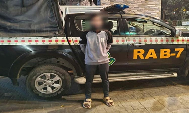 Fugitive accused in lawyer Alif murder case held in Ctg