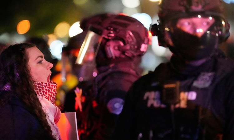 US sends more agents to Minneapolis despite furor over woman's killing