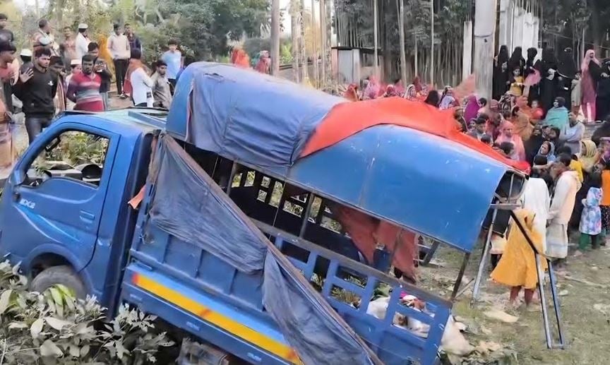 Three killed, 10 injured in Faridpur train accident