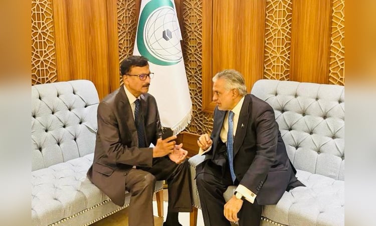 Dhaka, Islamabad hold talks on regional, global issues at OIC meeting