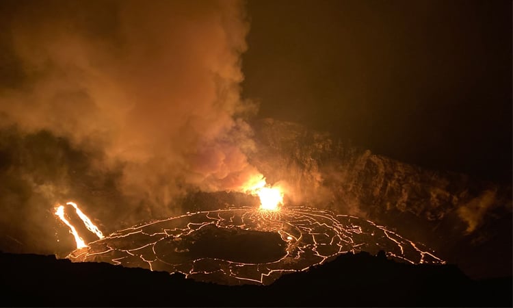Hawaii's Kilauea volcano puts on spectacular lava display
