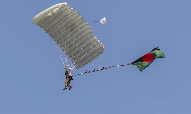 Bangladesh sets Guinness World Record with highest flag-parachuting demonstration 