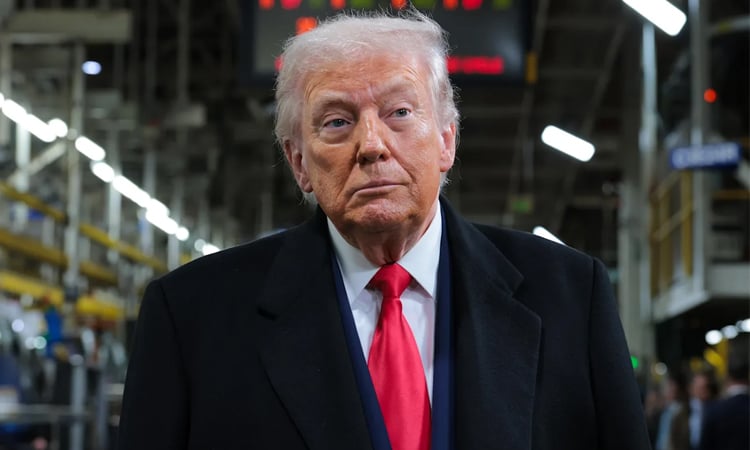 Trump flips off, curses at heckler during factory visit