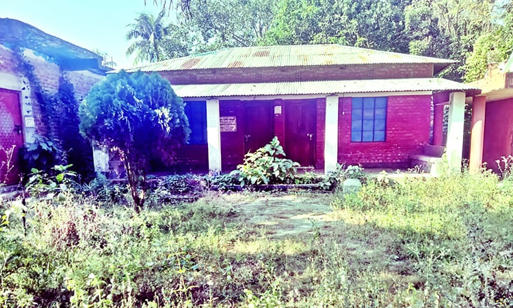 Century-old Zamindar Suresh Chandra public library faces extinction in Dinajpur