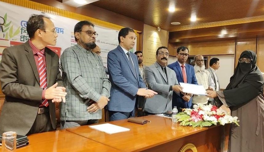 236 students get Tk 18.93 lakh as scholarships in Sylhet 