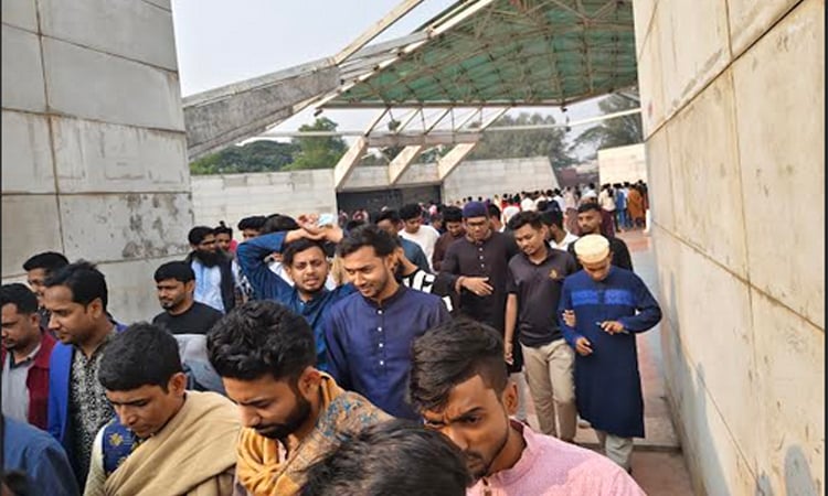 BNP leaders, supporters throng Begum Khaleda Zia’s grave to pay homage