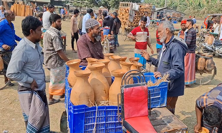 Safdarpur date jaggery market thrives as trade booms across country
