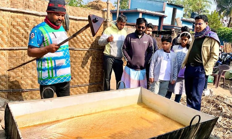 University graduate becomes successful e-commerce entrepreneur in Rajshahi