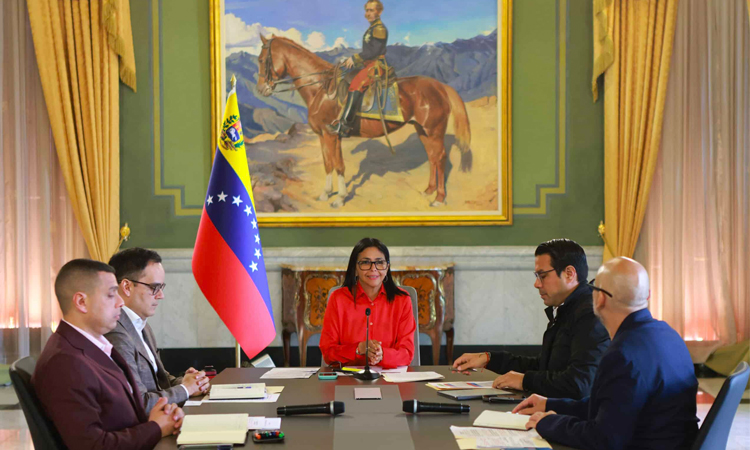 Venezuela says $300-mn US oil sale used to prop up currency