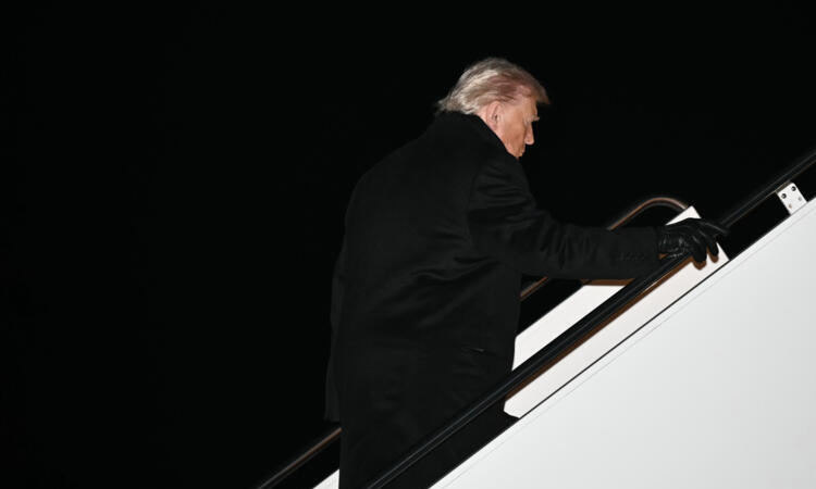 Trump's plane returns to air base after 'minor' electrical issue: White House