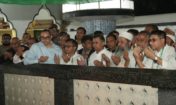 Tarique Rahman offers prayers at shrine of Hazrat Shah Jalal (RA)