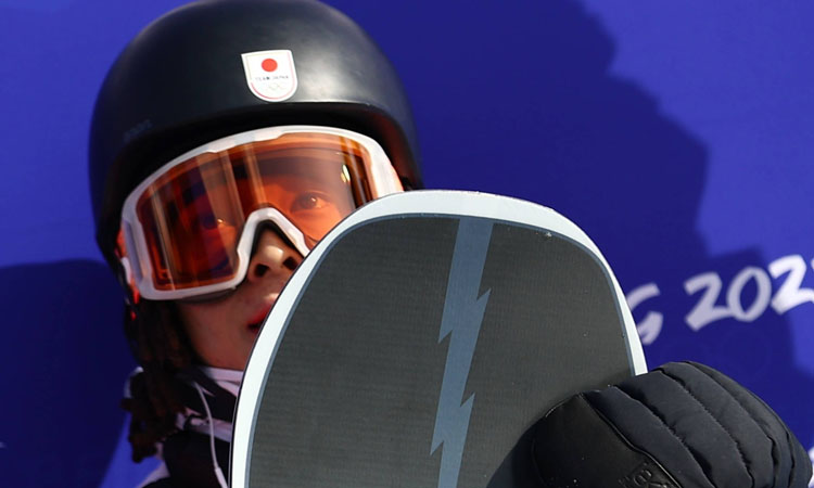 Snowboard champ Hirano suffers fractures ahead of Olympics