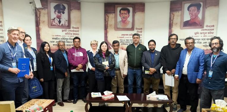 EU election observation team meets Khulna Press Club journalists