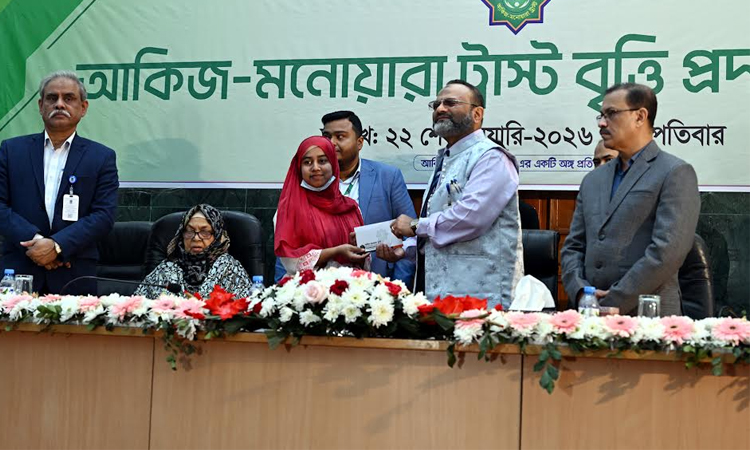 Akij-Monowara Trust awards scholarships to 150 DU students