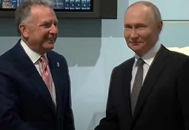 US negotiators meet Putin for high-stakes Ukraine talks