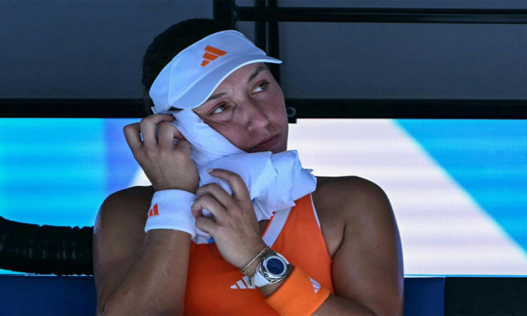 Pegula beats heat to sweep into last 16 at Australian Open