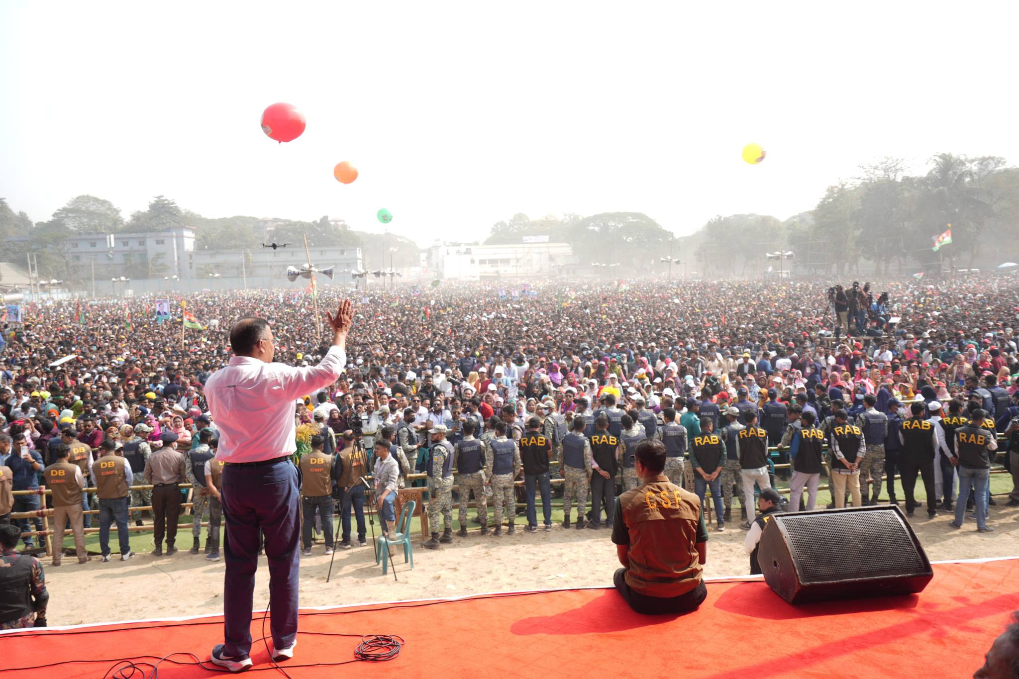 Hundreds of thousands of people greet Tarique at Pologround  