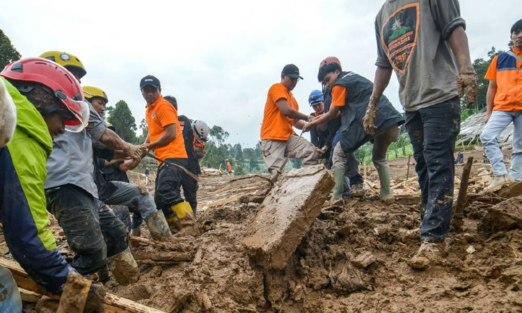 Indonesia landslide death toll rises to 17