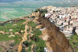Over 1,000 people evacuated after landslide in Sicily