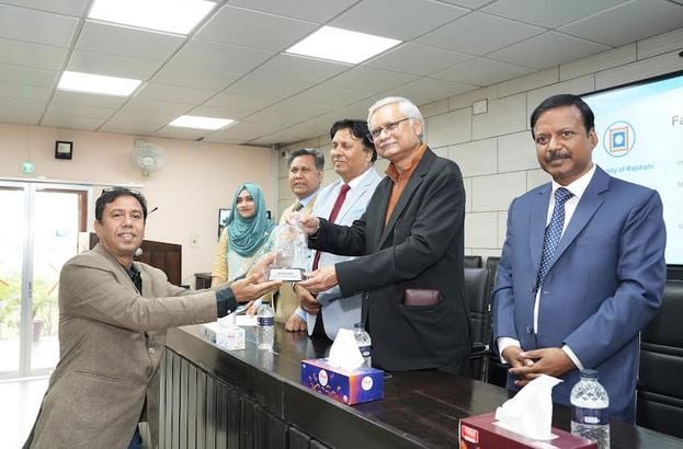 44 students get engineering dean's award at RU