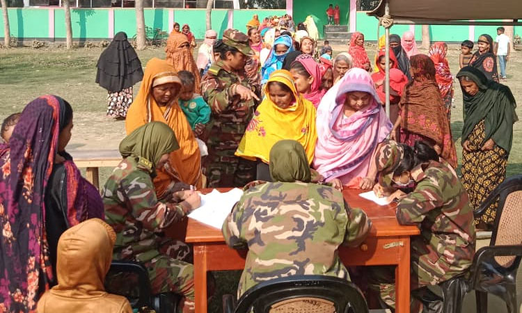 Army provides free treatments to 1829 poor people in Sirajganj