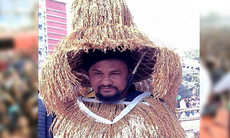 Gaibandha's Quader visits Tarique Rahman wrapping 20-kg paddy on body