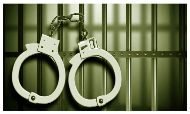 Youth with gold bars worth TK 77 Lakh held in Maheshpur