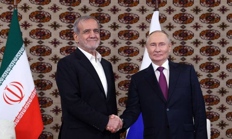 Putin meets Iran's top security official as Trump ratchets up tension