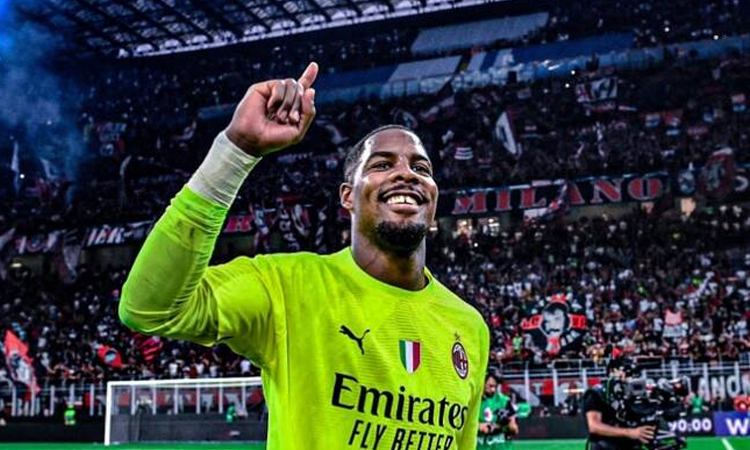AC Milan prolong France 'keeper Maignan deal by five years