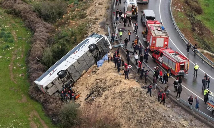 Two Turkey road accidents kill at least 16