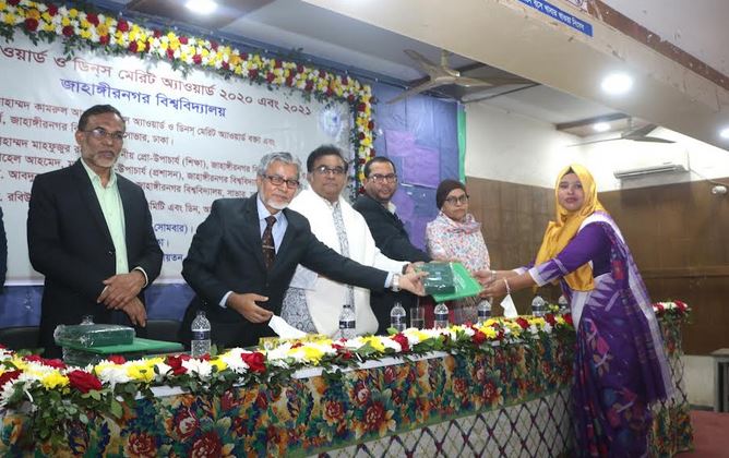 JU confers 90 students with Deans’ Award, Deans’ Merit Award