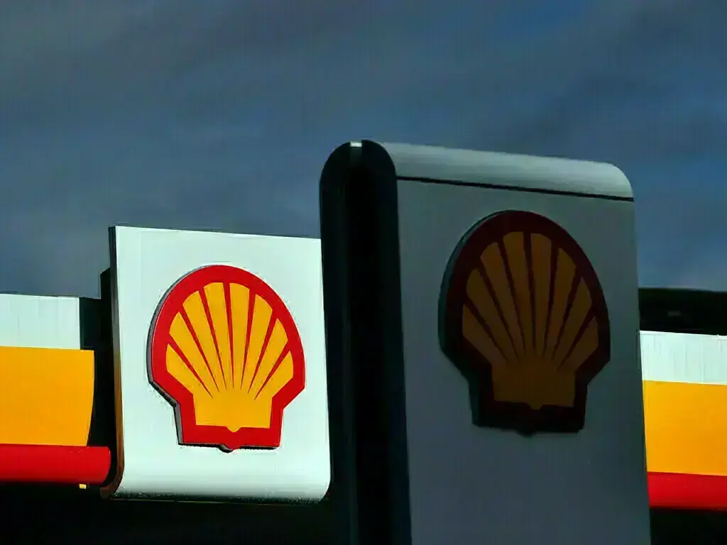 Shell profits climb 11% despite falling oil prices