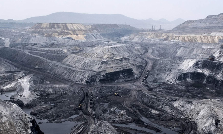 Explosion in illegal Indian coal mine kills 18: police