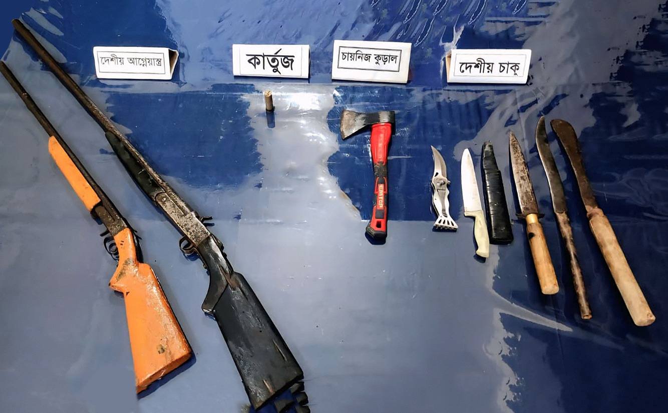 Navy arrests 2 with illegal arms, ammo in Bhola, Moheskhali 