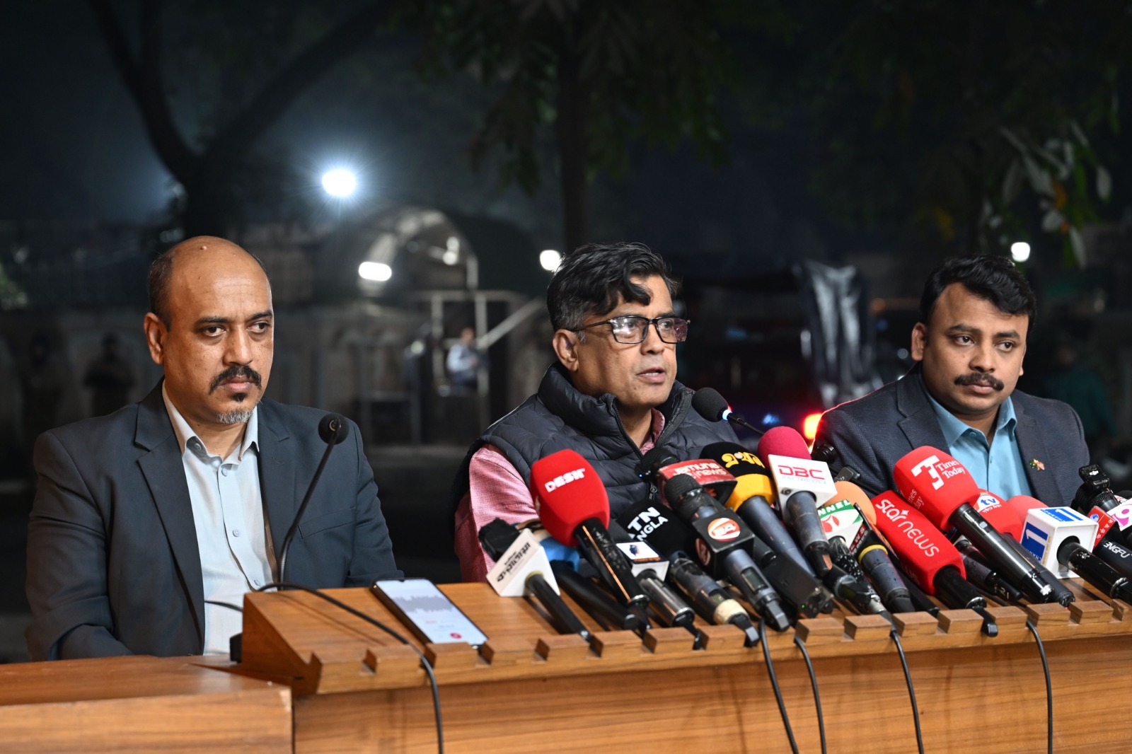 Chief Adviser's Press Secretary Shafiqul Alam briefed the media in front of Jamuna tonight. Photo: CA's Press Wing