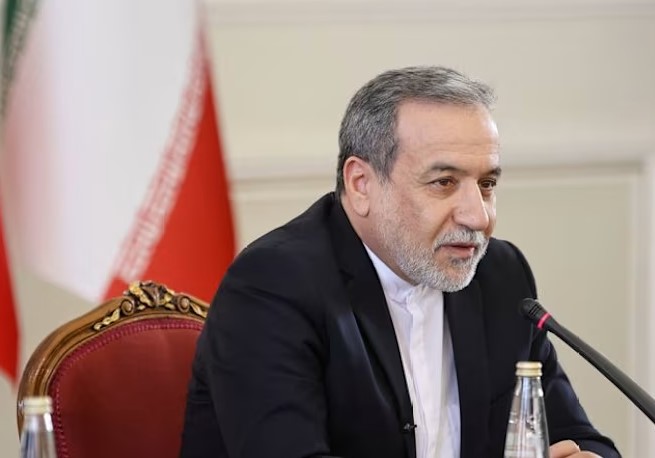 Iran defies US threats to insist on right to enrich uranium