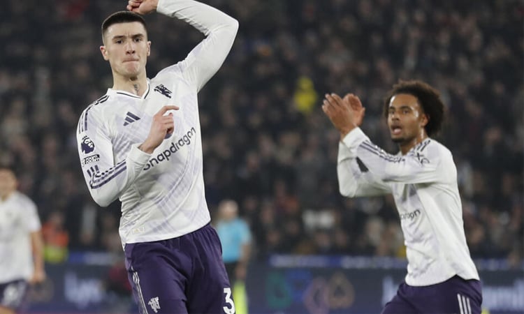 Man Utd's Sesko strikes late to rescue West Ham draw