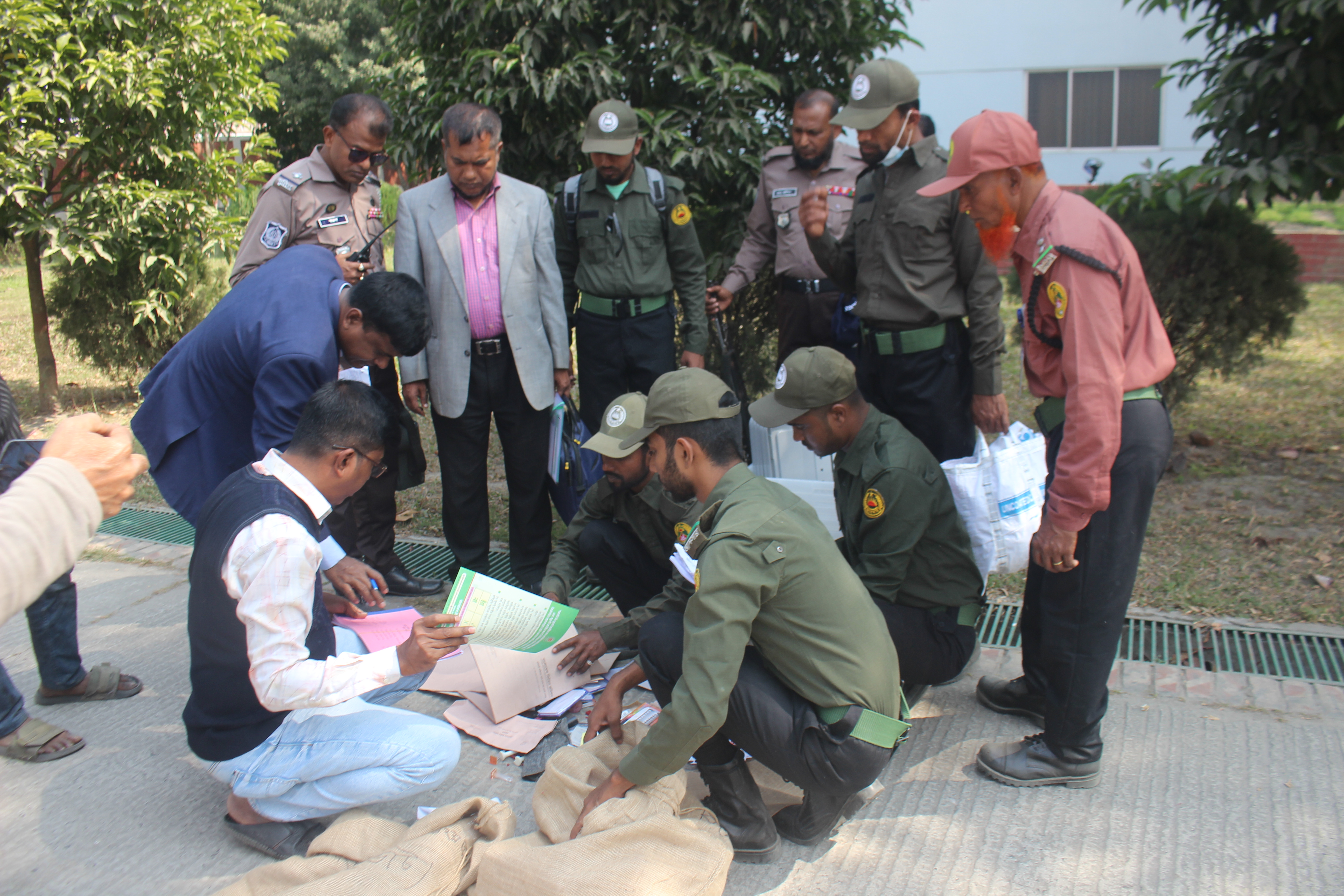 Fate of 203 candidates in 36 Khulna constituencies to be decided tomorrow