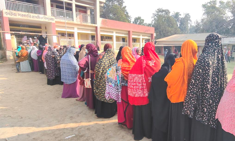 Festive mood marks polling in Cumilla