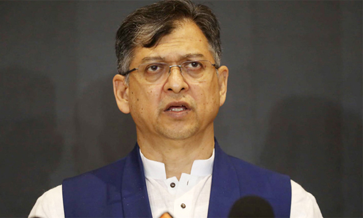 Salahuddin Ahmed casts vote at Pekua GMC Institute Centre in Cox’s Bazar