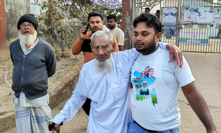 110-year-old man casts vote in Cumilla, inspires fellow voters