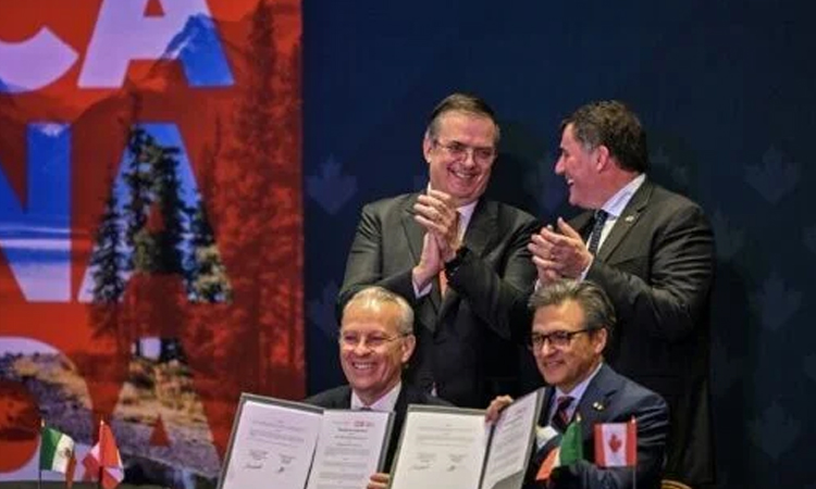 Killings cast shadow over major Canadian business visit to Mexico