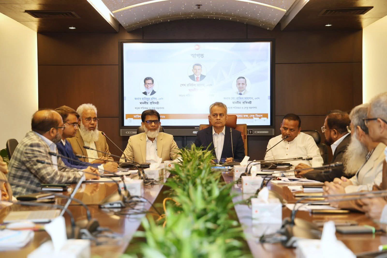 Transport minister asks officials to perform duties maintaining professionalism