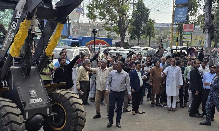 No illegal billboard in the city: Ctg mayor