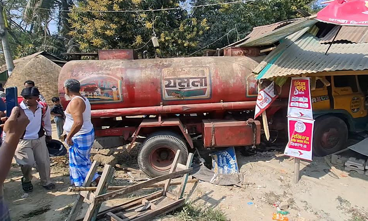 Businessman killed, 2 sons injured in Noakhali road mishap